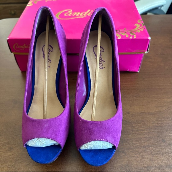 Candie’s Platform Pumps - Picture 2 of 9